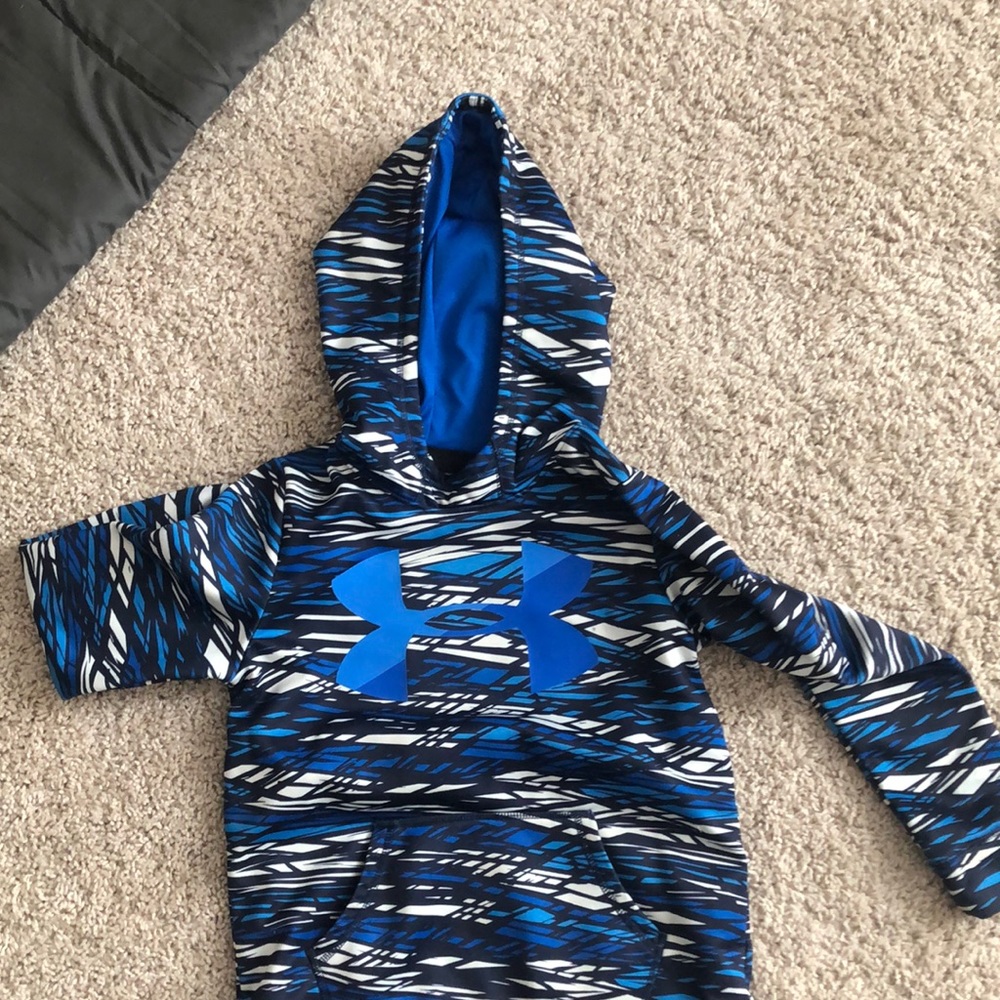 Under armour boys hoodie size medium